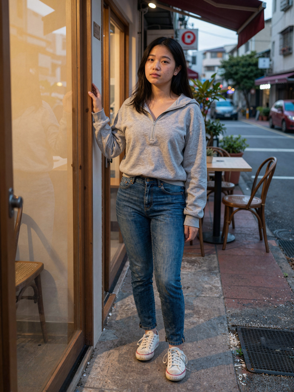 A Taipei Twilight Pause at the Café Doorway