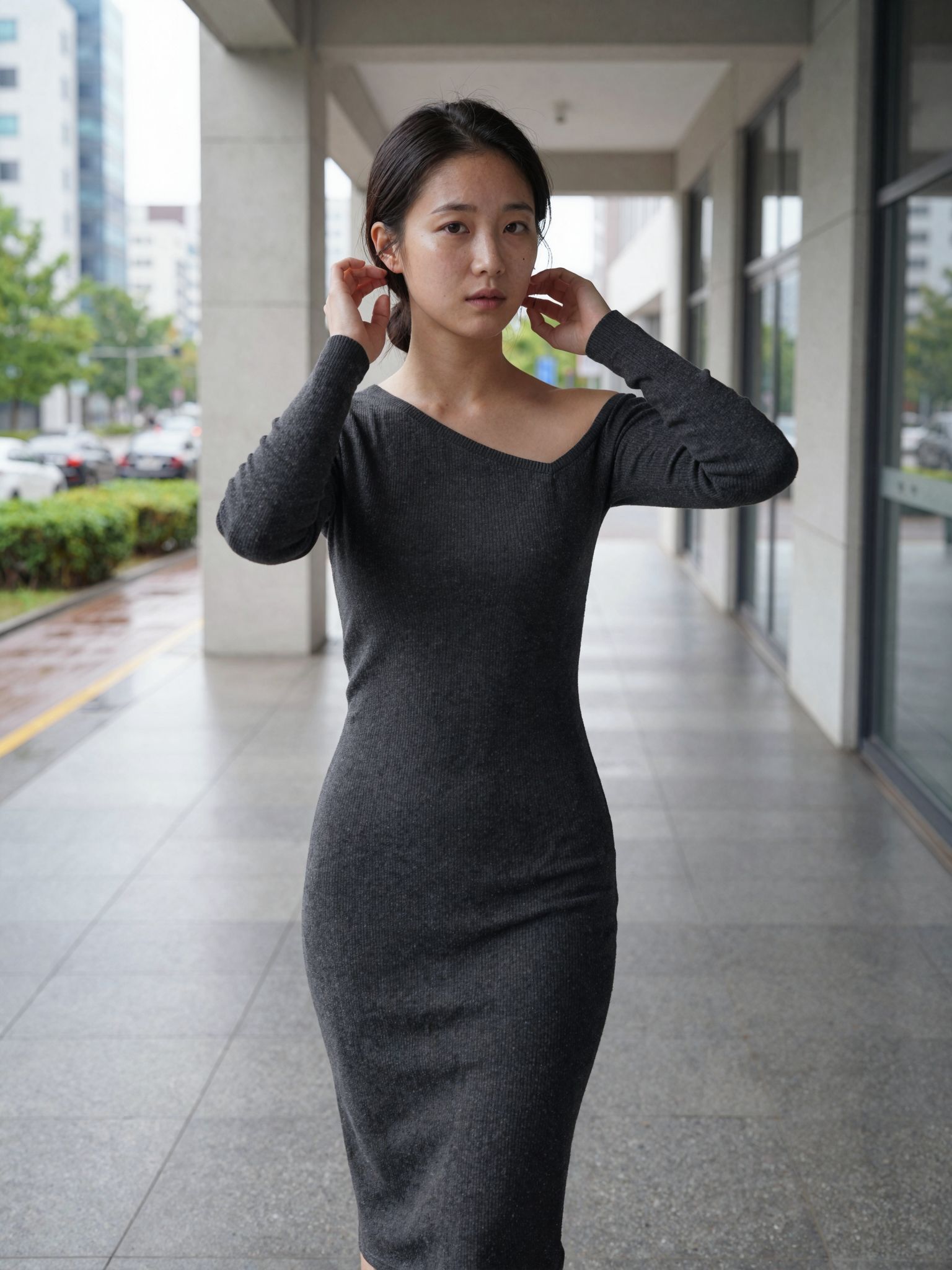 A Rain-Softened Glance in a Modern City Corridor