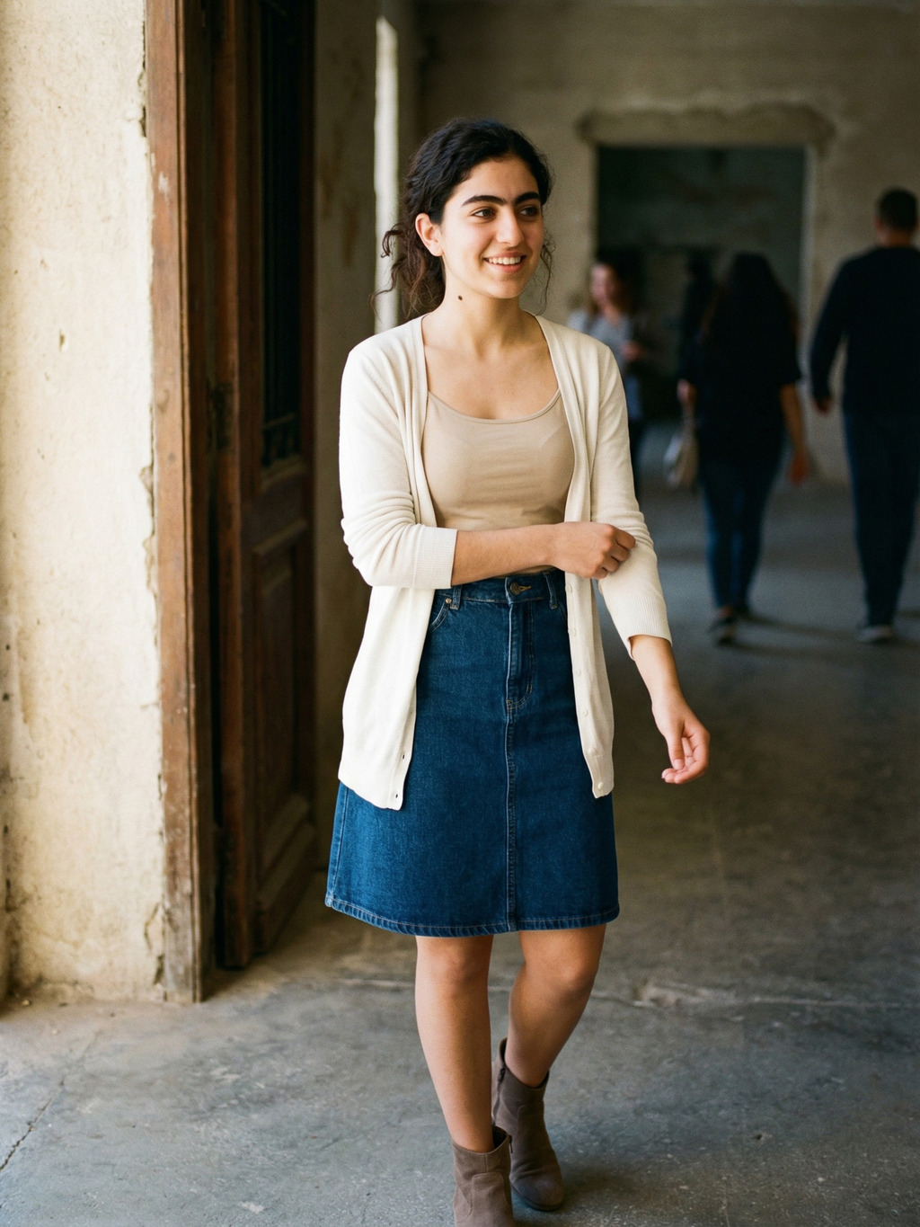 Soft Smile in a Corridor, Caught Mid-Step